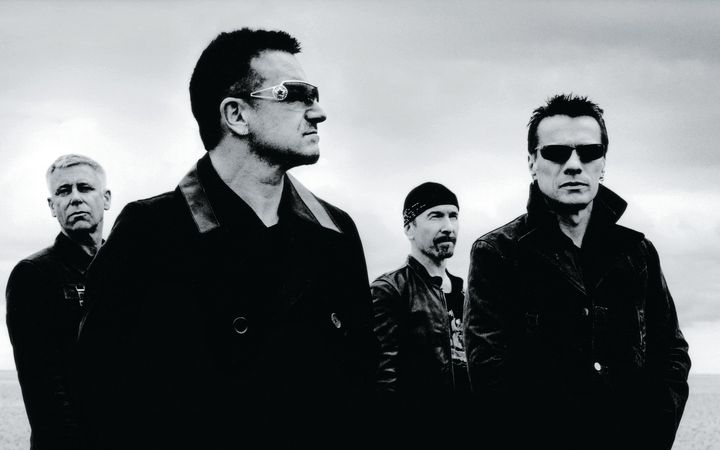 Plágiummal vádolja a U2-t és Bonót egy brit dalszerző