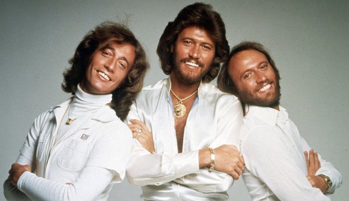 Kenneth Branagh rendezi a Bee Gees együttesről szóló filmet