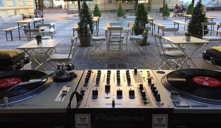 Zenélünk a teraszon - Dilemma & Kinet DJ Set-je Komáromban