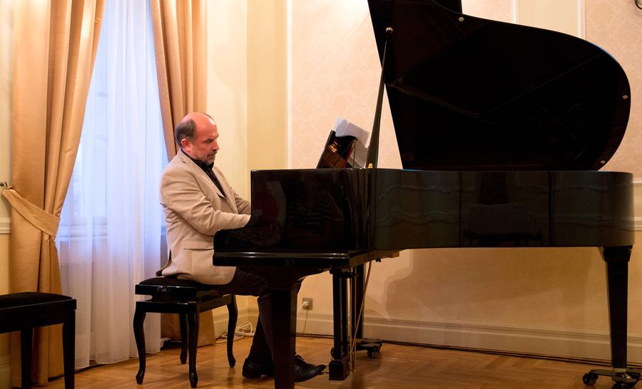 Eckhardt Gábor online zongoraestje