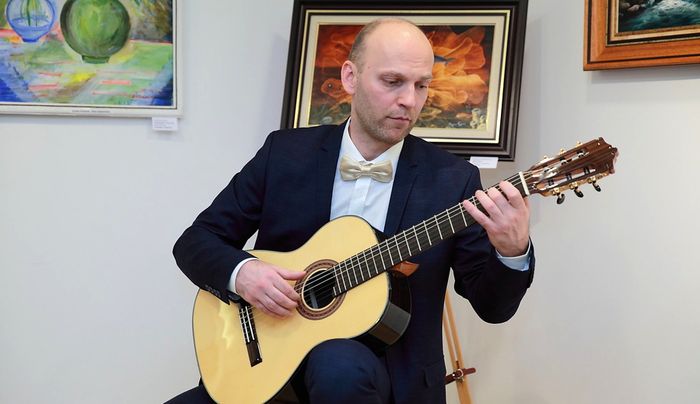 Bernáth Ferenc gitárművész és családjának ünnepi koncertje online