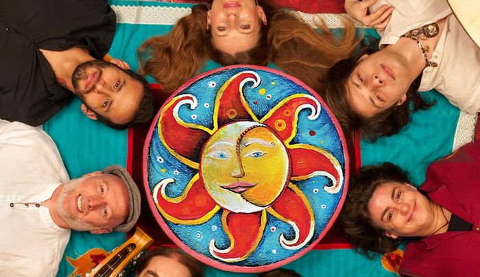 Napkeleti Utazás – a HolddalaNap zenekar mese-koncertje online