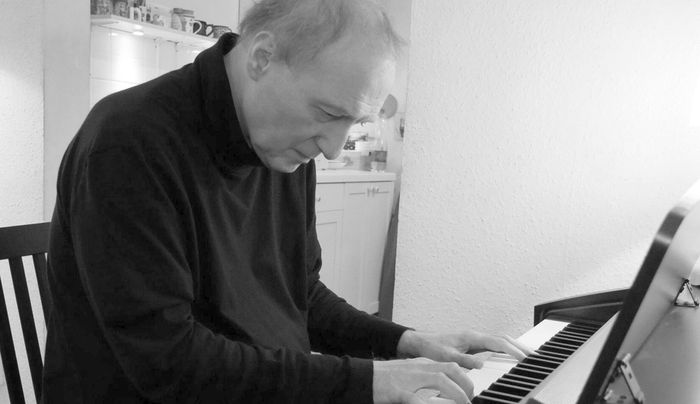 Kemény Gábor zongoraművész ünnepi online koncertje (VIDEÓ)