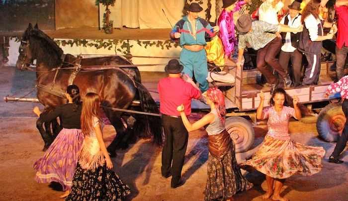 A lóvá tett lovasok - a Magyar Lovas Színház újabb előadása Dél-Komáromban