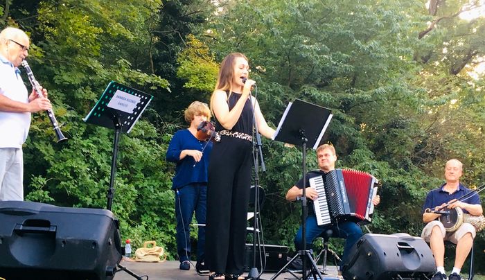 A Samaria Klezmer Band zenés nyárbúcsúztatója Alistálon