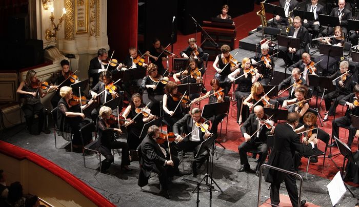 A Szegedi Szimfonikus Zenekar online koncertje Balogh Ádámmal