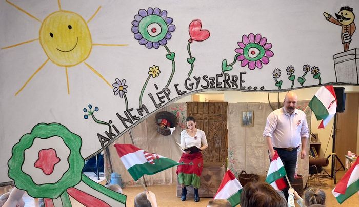 Aki nem lép egyszerre – a Kuttyomfitty Társulat előadása Budapesten