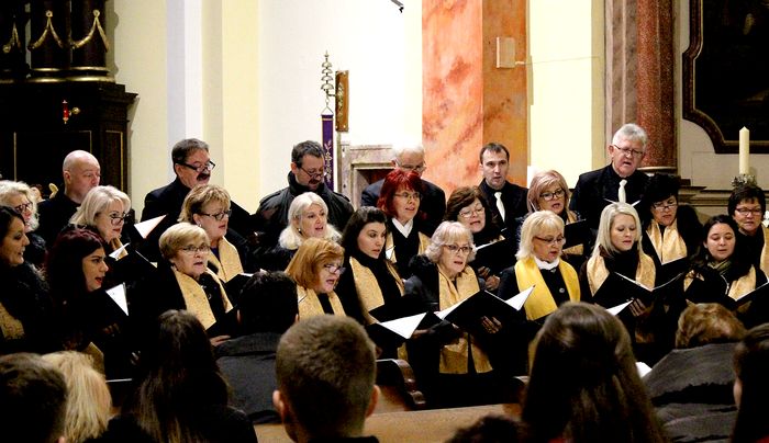 A Musica Aurea Vegyeskar és mások adventi hangversenye Ipolyságon