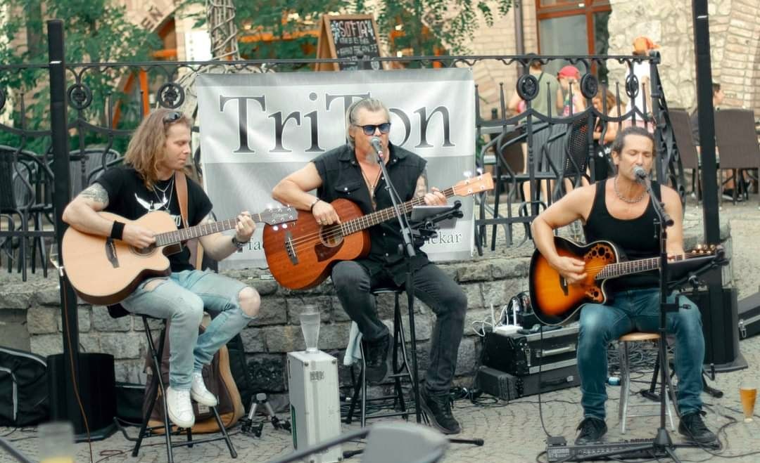 TriTon Trio acoustic rock show Érsekújvárban