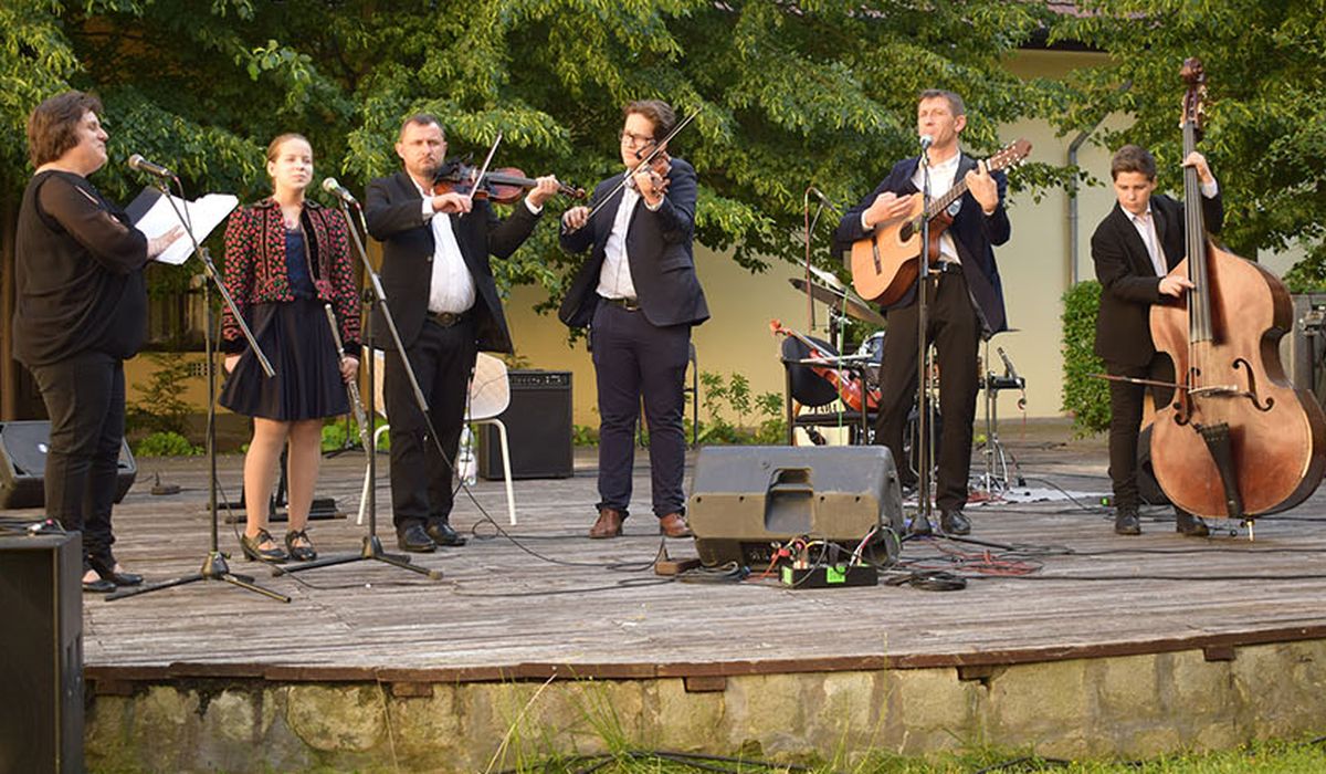 A Nemzeti Összetartozás Napja a BorzsaVári népi zenekarral Dunaszerdahelyen