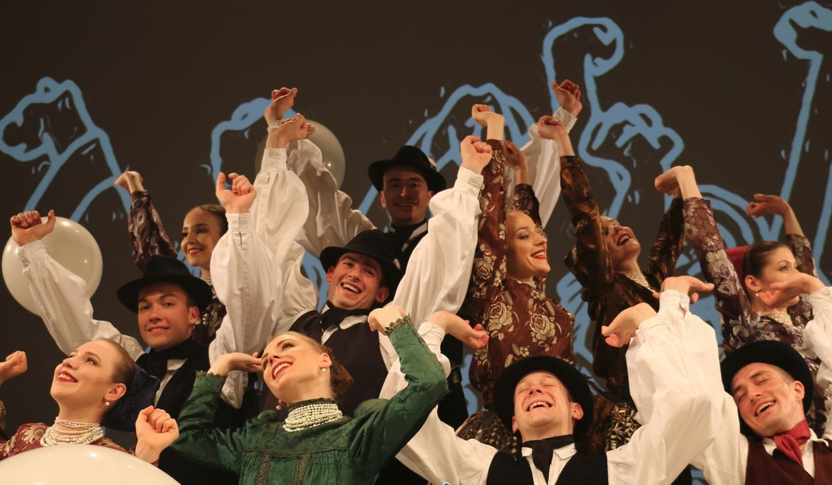 Kakukktojás 2 - az Ifjú Szivek Táncszínház előadása a XXII. Dunamenti Folklór Fesztivál keretében Párkányban 