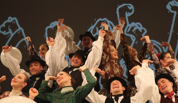 Kakukktojás 2 - az Ifjú Szivek Táncszínház előadása a XXII. Dunamenti Folklór Fesztivál keretében Párkányban 
