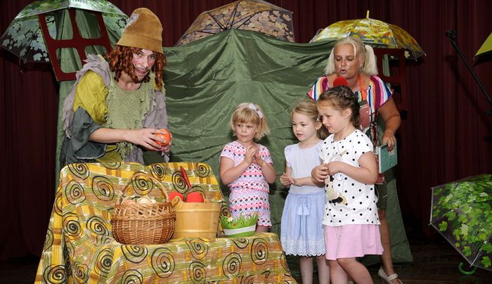 Egészséges Makk Marci és Makk Marcsi kalandos utazása - színház gyerekeknek a Párkányi Nyár keretében