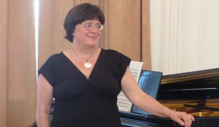 Frideczky Katalin zenepedagógus, zongoraművész a Pozsonyi Casinóban