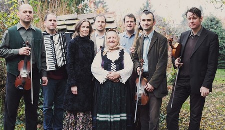 A Ritka Magyar Folkband muzsikál