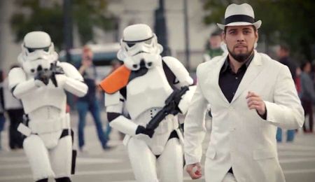 Darth Vader üldözőbe vette a PASO énekesét: Star Wars-Imperial Reggae
