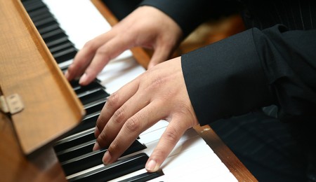 A hangszeren játszás csökkentheti a demencia kockázatát