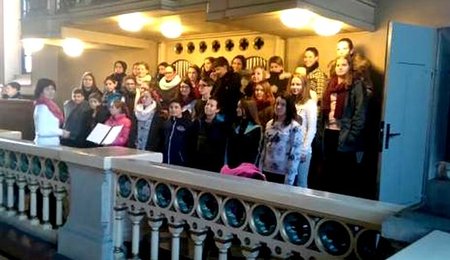 Sikeresen szerepelt Lengyelországban a komáromi Schola Mariana Ifjúsági Kórus