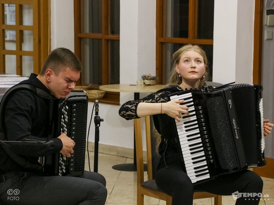 Michail Valchkov & Darya Shnyp harmonika duó