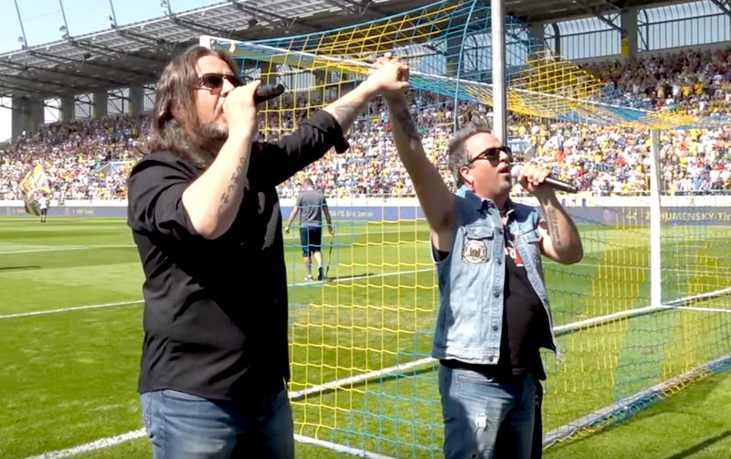 VIDEÓ: Vadkerti Imre és Kovács Koppány énekelte a Nélküled-et a DAC stadionban