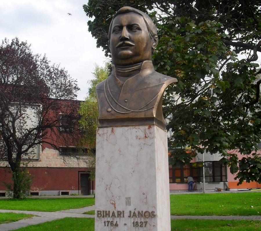 Bihari János szobra Dunaszerdahelyen