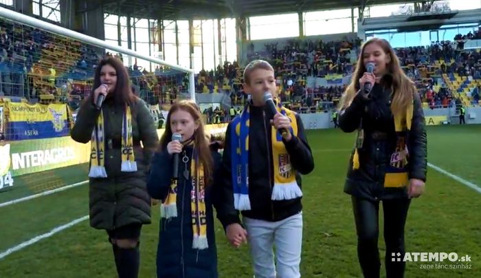 VIDEÓ: Csallóközi gyerekek a Puskás Aréna után a DAC stadionban is elénekelték a Nélküled-et