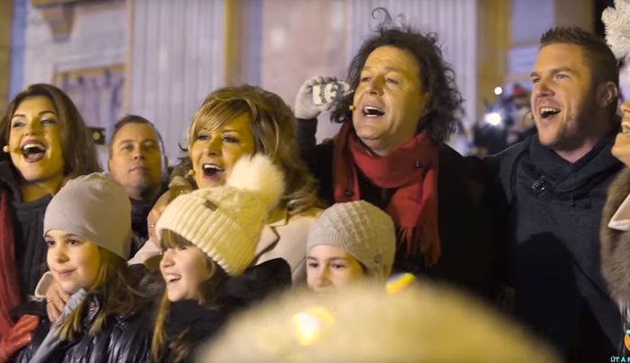 VIDEÓ: Adventi Flashmob ismert magyar énekesekkel – így szólt a Hallelujah