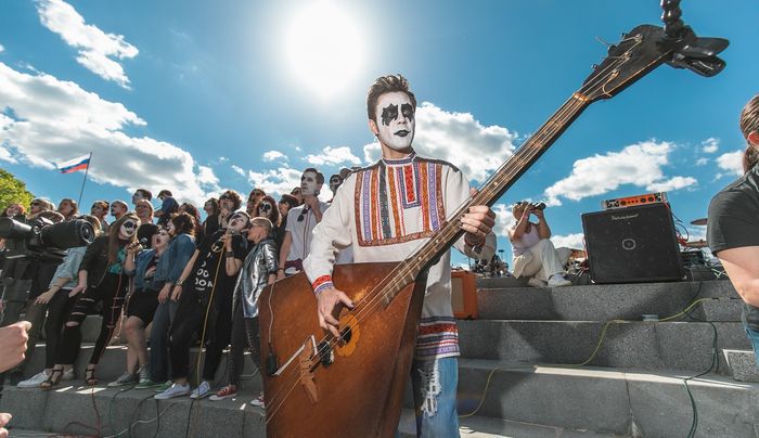 VIDEÓ: A Kiss slágerét zúzta több mint 270 zenész Moszkvában