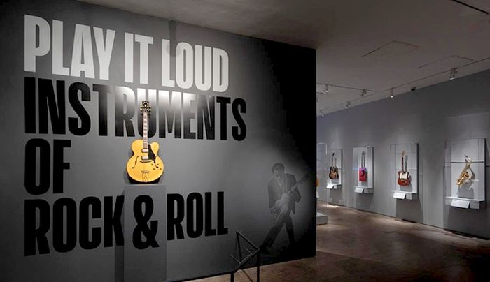 Először rendez rock and roll hangszerekből kiállítást a Metropolitan Museum (FOTÓK)