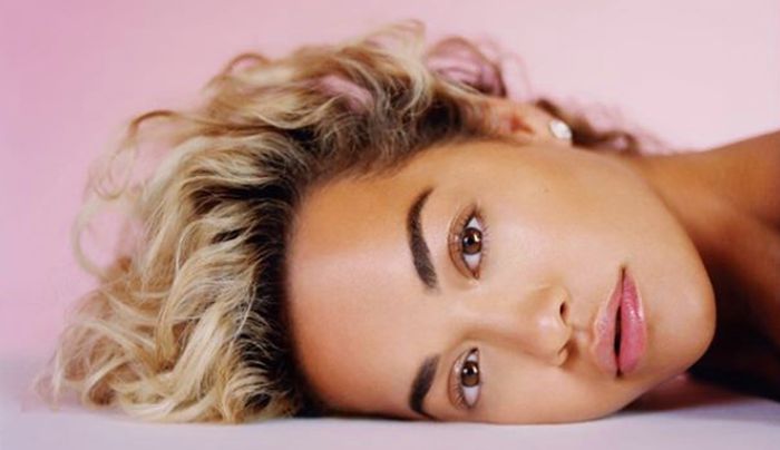 Új klippel jelentkezett Rita Ora, aki az idei EFOTT-on is fellép
