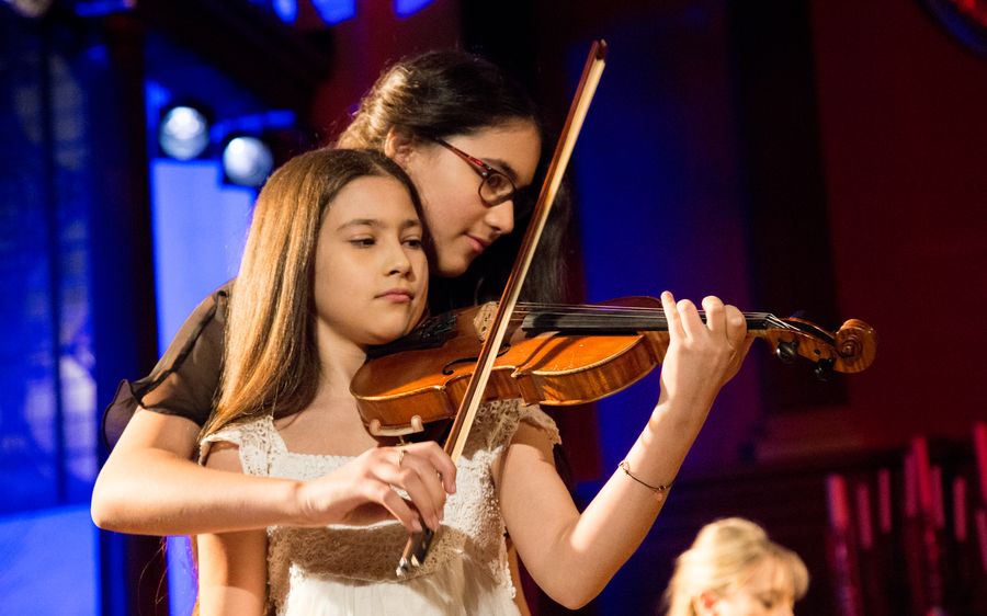 Kis Virtuózok győzelme a nagy brüsszeli nemzetközi hegedűversenyen