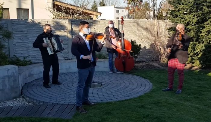 VIDEÓ: Egy újabb nóta szól a karantén alatt a Cseh Tamás Bandtől - Töke van a menyasszonynak