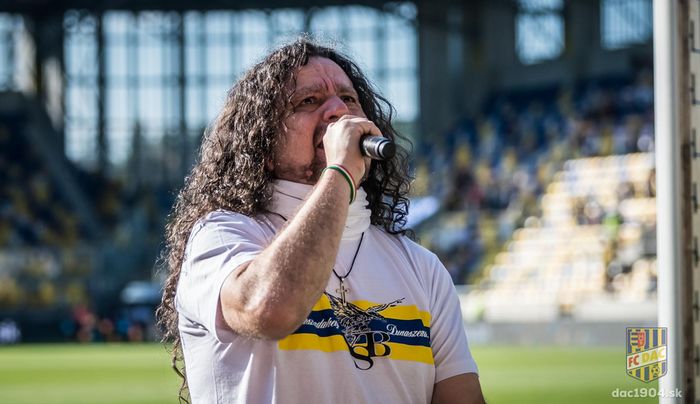 VIDEÓ: Kiripolszky Péter előadásában szólt a Nélküled a DAC stadionban