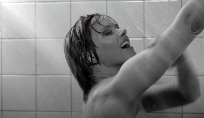 VIDEÓ: Hatvan magyar színésznő a Psycho zuhanyjelentében (16+)