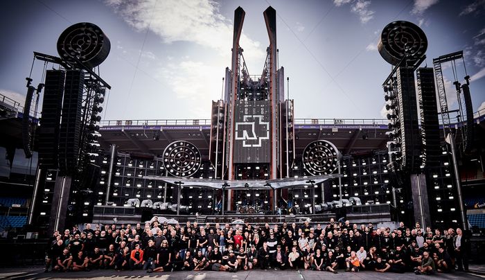 60 óra egy színpad építéséhez? - videón egy Rammstein koncert előkészületei