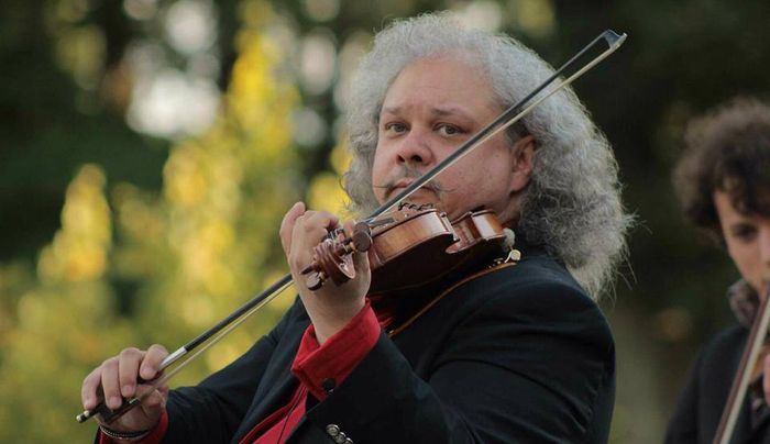 Roby Lakatos hegedűművész kapta idén az Arany Vonó díjat