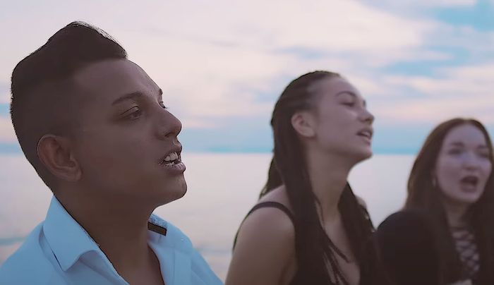 Latinos dallal zárja a nyarat Ruszó Tibi - Nekünk a Balaton (+SZÖVEG)