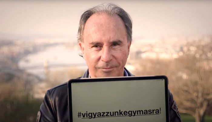 ÚJDONSÁG: A járványra reagálva új szöveggel dolgozták fel Varga Miklós slágerét – Európa 2020 (+SZÖVEG)