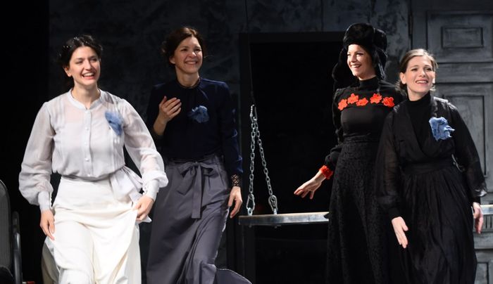 Három nővér – nézzünk díjnyertes színházi előadást a TV-ben
