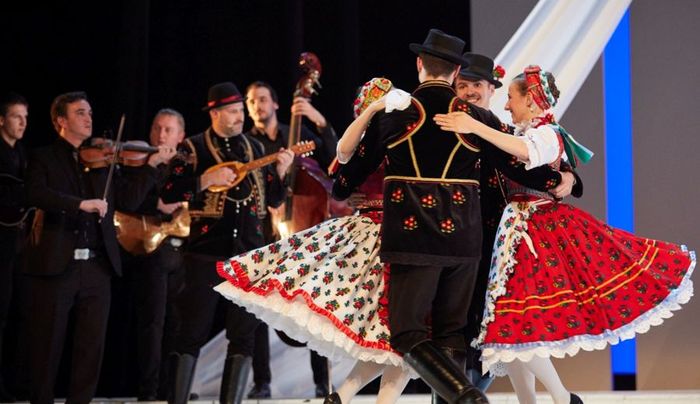 A táncos női test - a Magyar Állami Népi Együttes táncosaival folytatódik az online sorozata