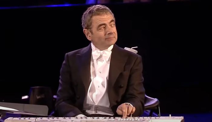 Rowan Atkinson, aki nem csak Mr. Bean (+ZENÉS VIDEÓK)