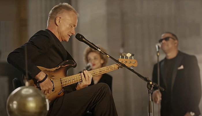 VIDEÓ: Rendhagyó Sting-koncert a párizsi Panthéonban