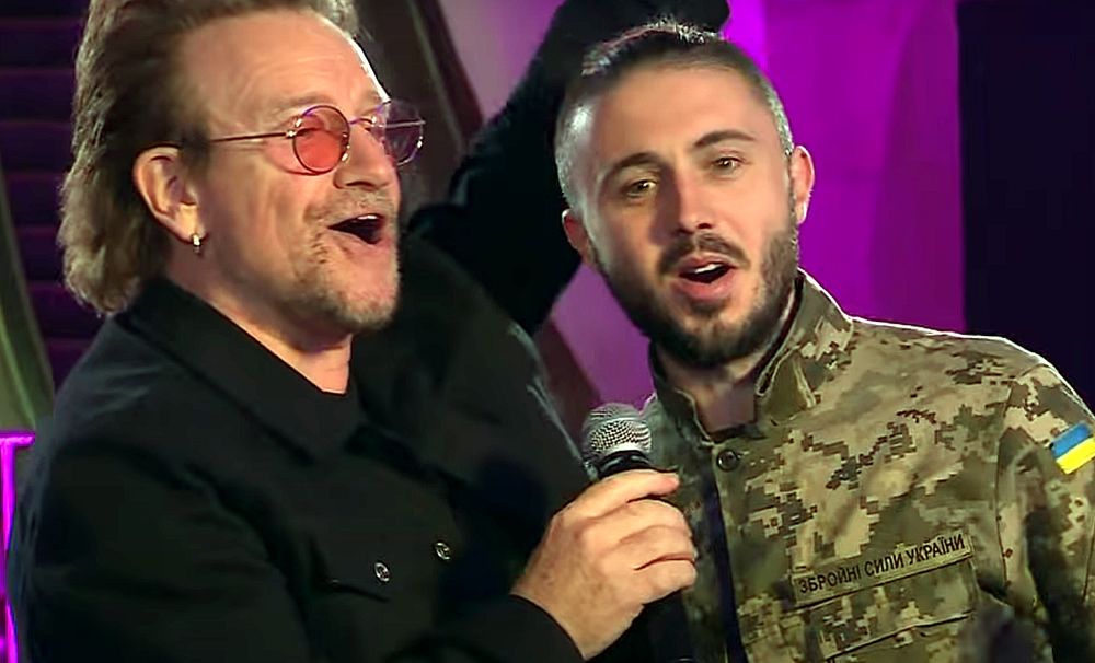 Bono, a U2 énekese a kijevi metróban duettezett egy katonával (VIDEÓ)