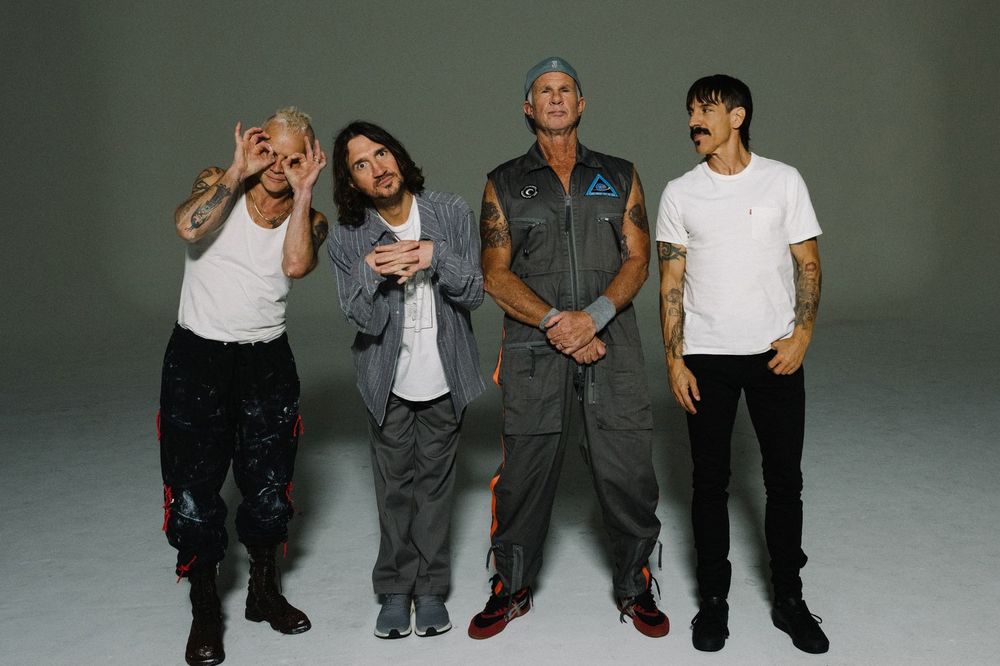 Visszatér és elszabadul a Red Hot Chili Peppers - Black Summer (VIDEÓ)