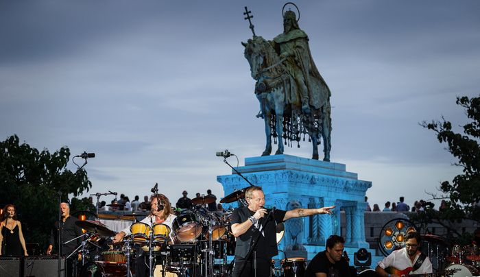 Világsztárok adtak koncertet a budai várban – nézzétek meg a videót és fotókat