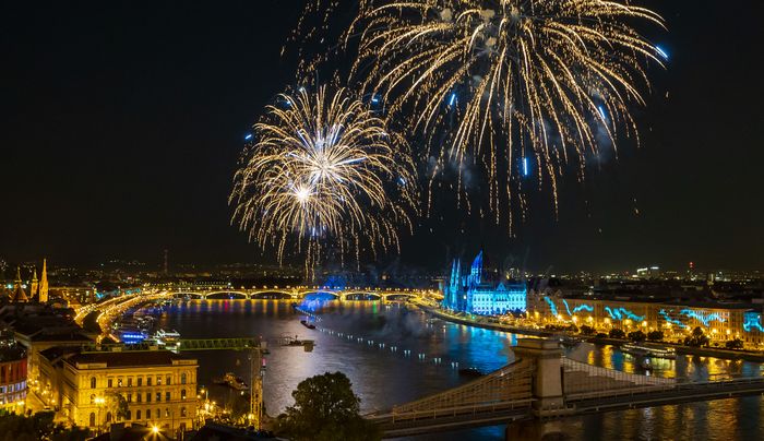 A magyar történelem nagy pillanatait élhetik át a részvevők a szombati tűzijátékon - a tévé is közvetíti