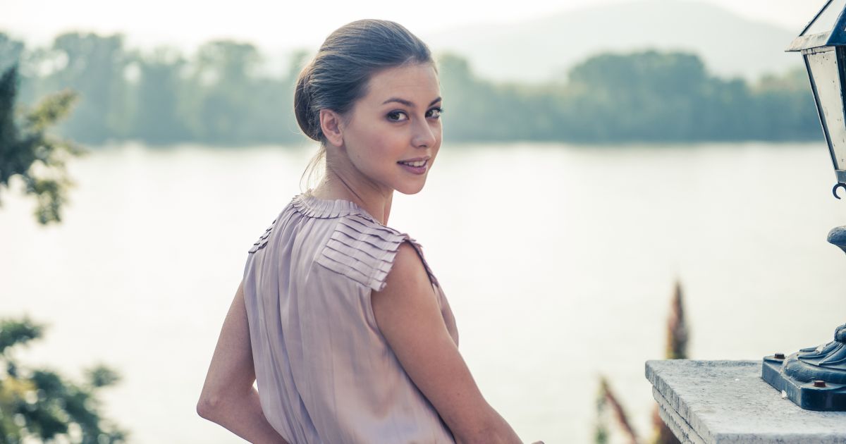 30 éves Döbrösi Laura színésznő, énekesnő