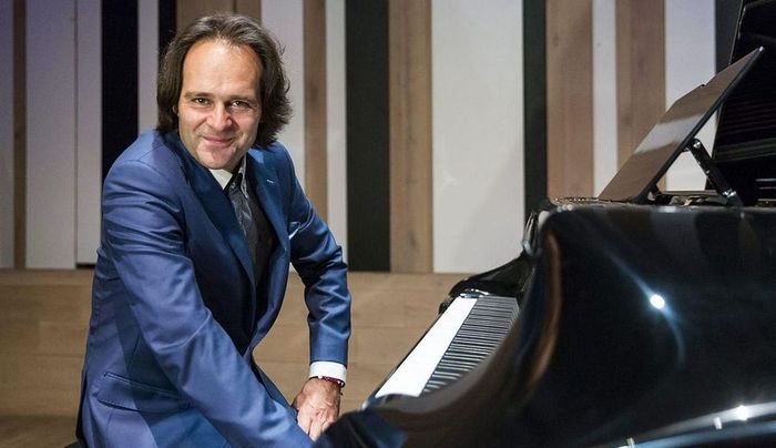 50 éves Bogányi Gergely, a zongoraművész, aki saját zongorát fejlesztett