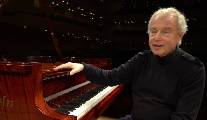 70 éves Schiff András Grammy-díjas világhírű zongoraművész