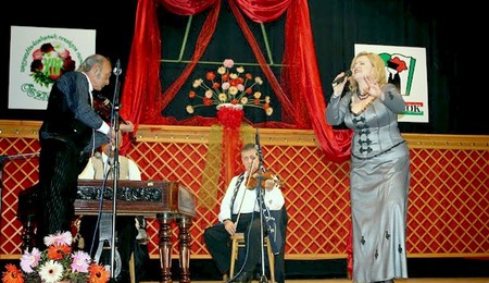 Felhívás: Őszirózsa - magyarnóta-énekesek versenye
